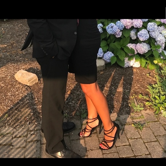 Black strappy heels - Picture 2 of 3